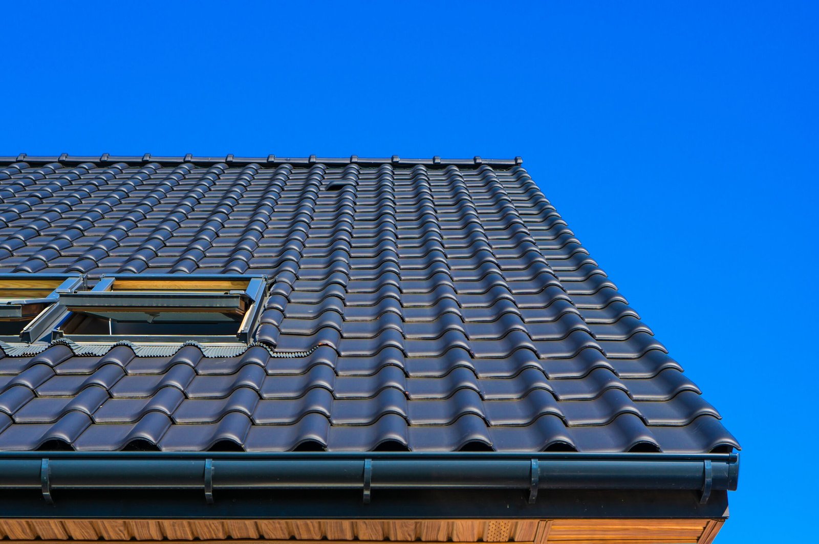 How to Know When Your Roof Needs Repair or Replacement in Calgary and Edmonton?