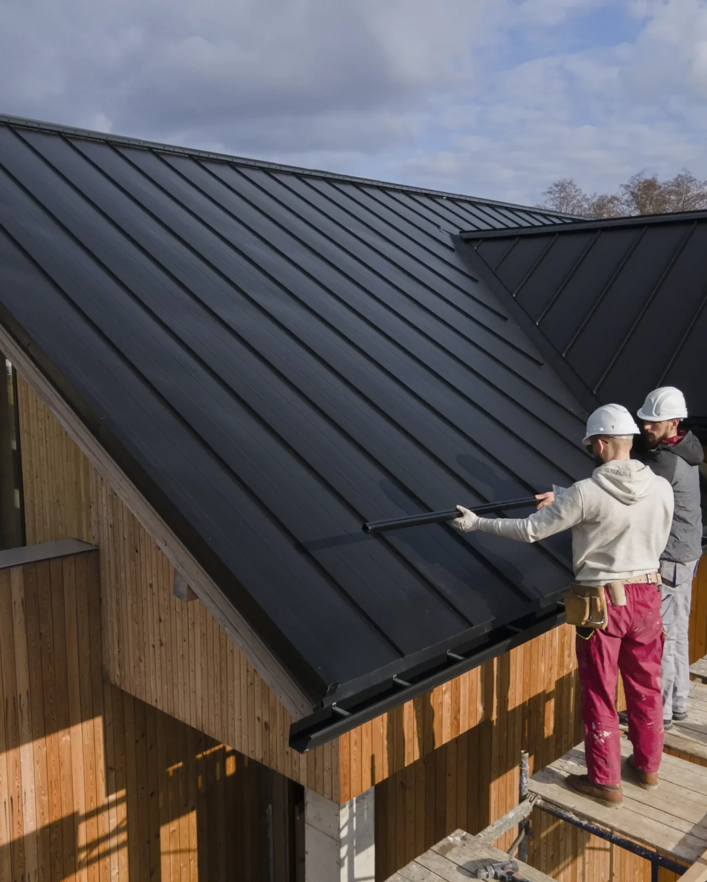 full-shot-roofers-working-together-with-helmets full-shot-roofers-working-together-with-helmets